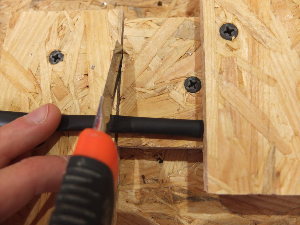 Profilschienen Werkzeugwand Schrumpfschläuche zuschneiden