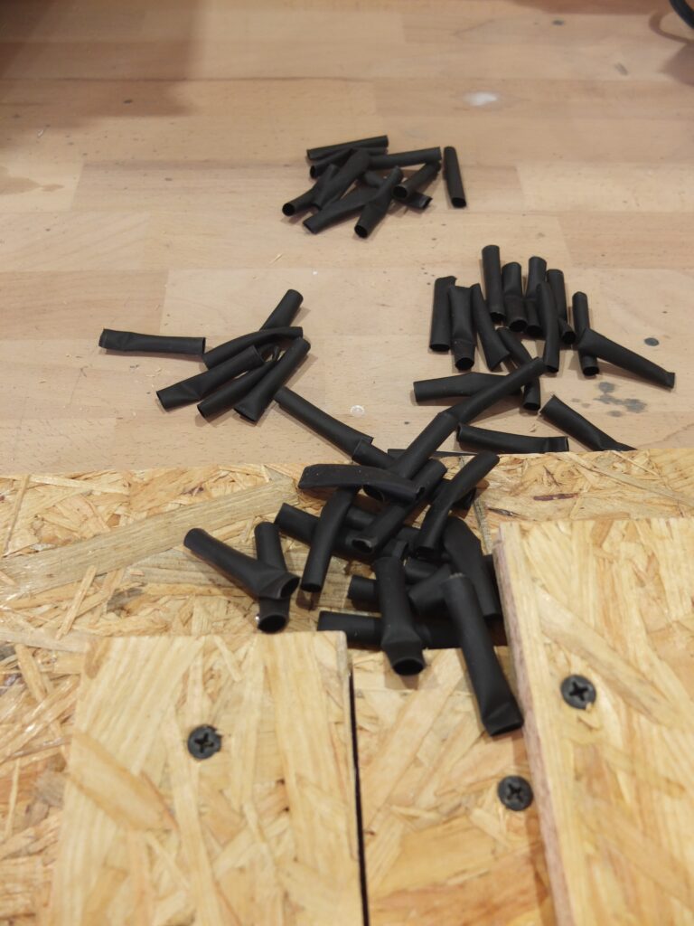 Profilschienen Werkzeugwand Schrumpfschläuche zugeschnitten