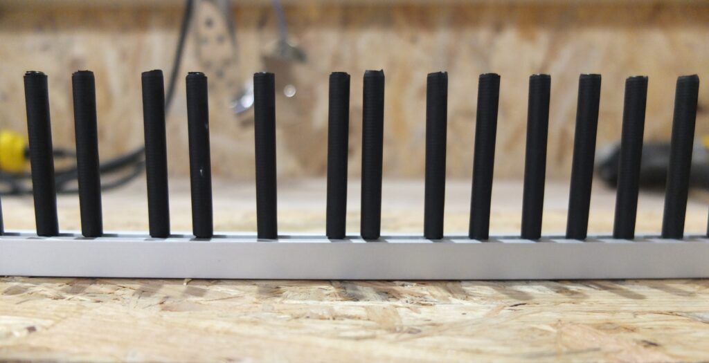 Profilschienen Werkzeugwand Schraumpfschlauch aufgeschrumpft