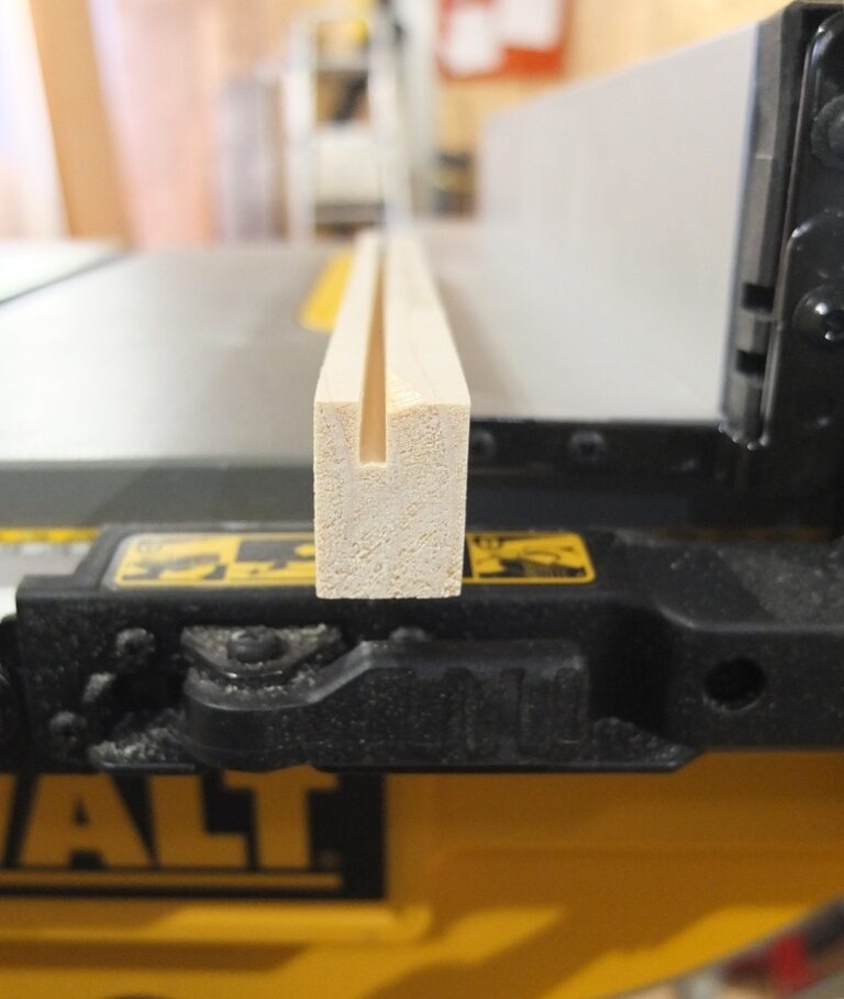 DeWALT DWE7492 Frästisch Gleitschiene Nut sägen