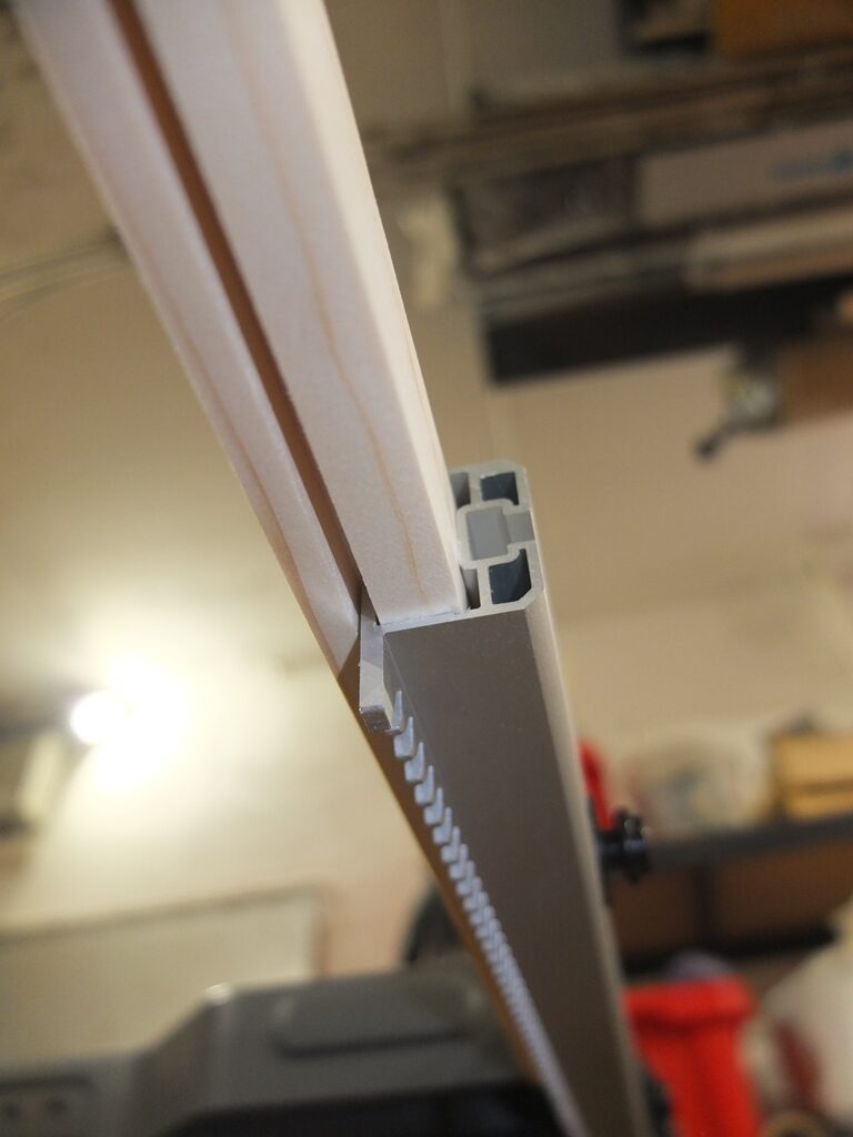 DeWALT DWE7492 Frästisch Gleitschiene in Führungsschiene